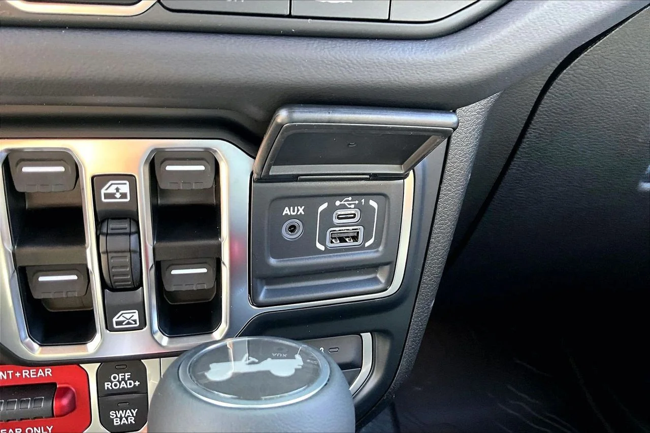 New 2026 Reign Jeep Rubicon X image 16
