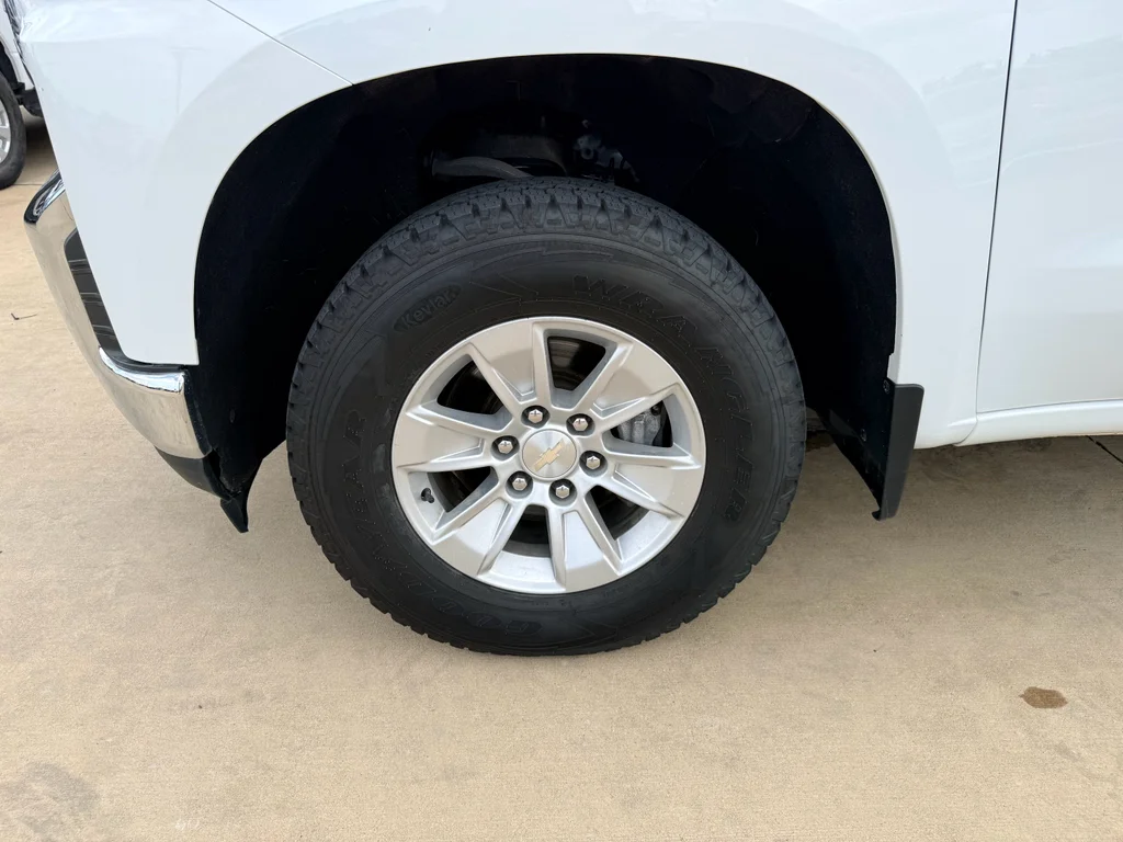 Used 2021 Summit White Chevrolet LT image 32