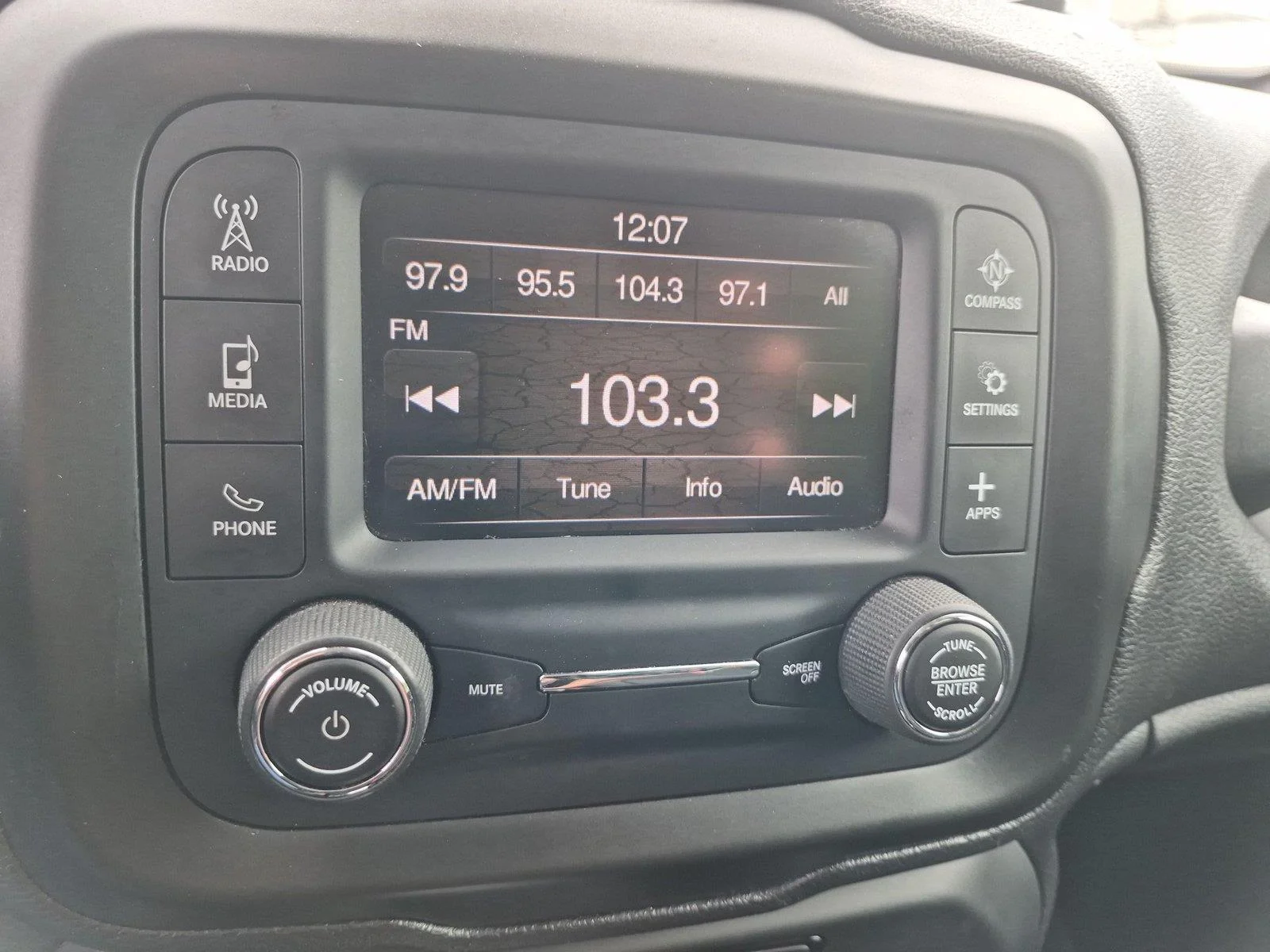 Used 2018 Glacier Metallic Jeep Sport image 24