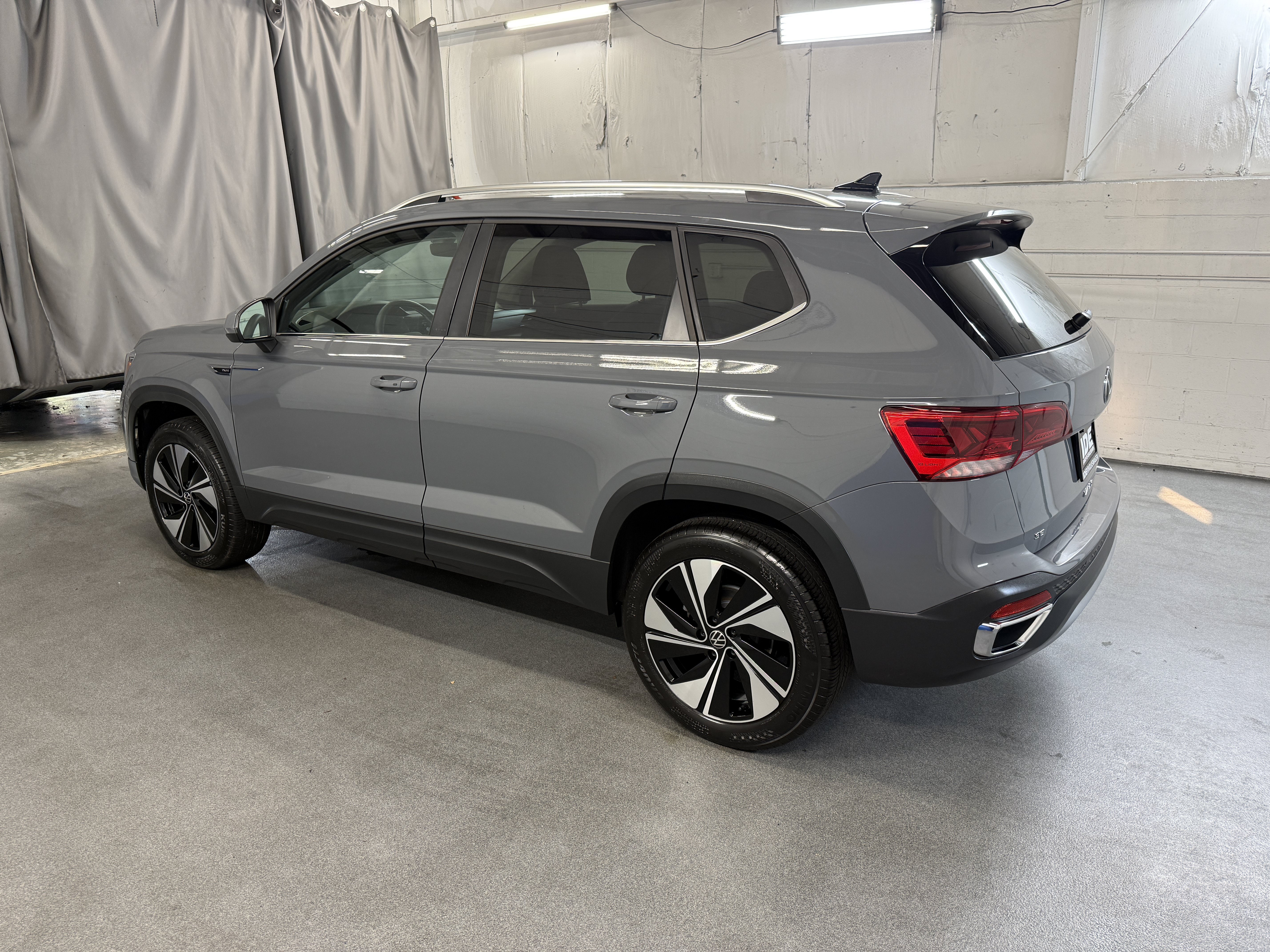 Used 2024 Pure Gray Volkswagen SE image 6