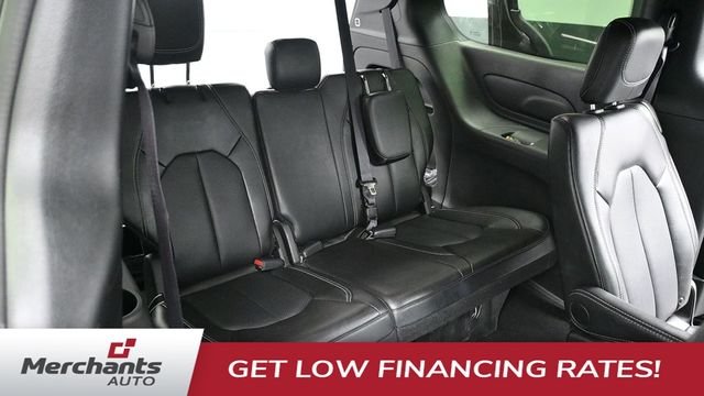 Used 2025 Black Chrysler Select image 19