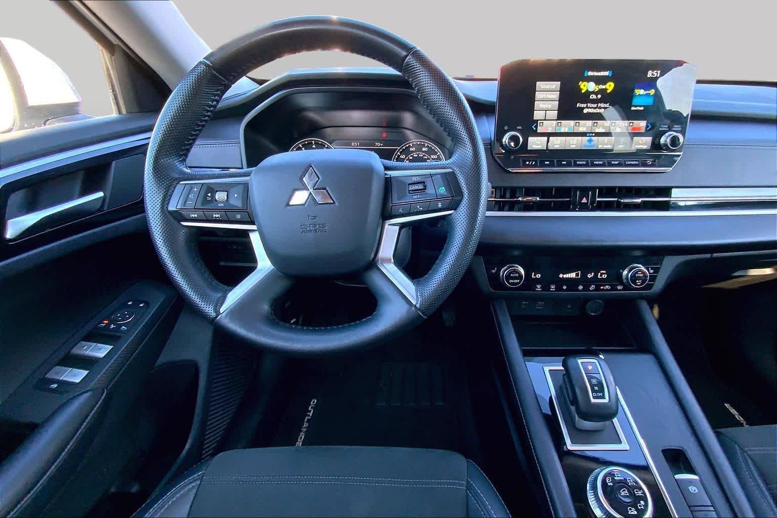 Pre-Owned 2024 Mitsubishi Outlander SE