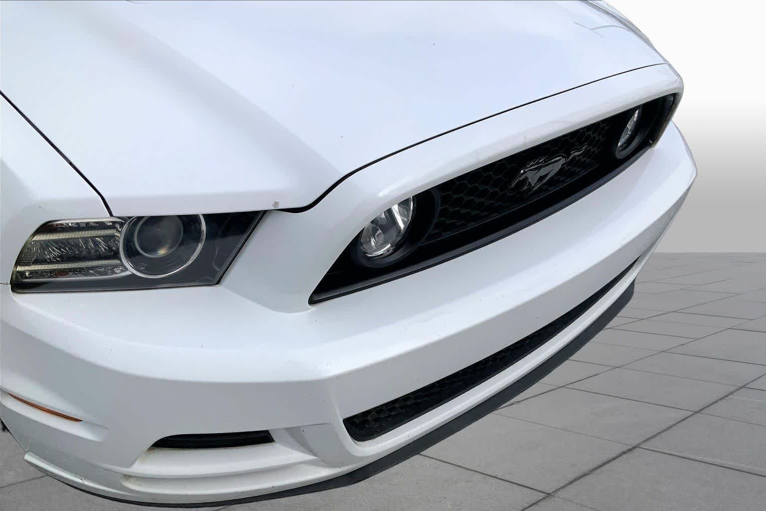 Used 2014 Oxford White Ford GT image 25