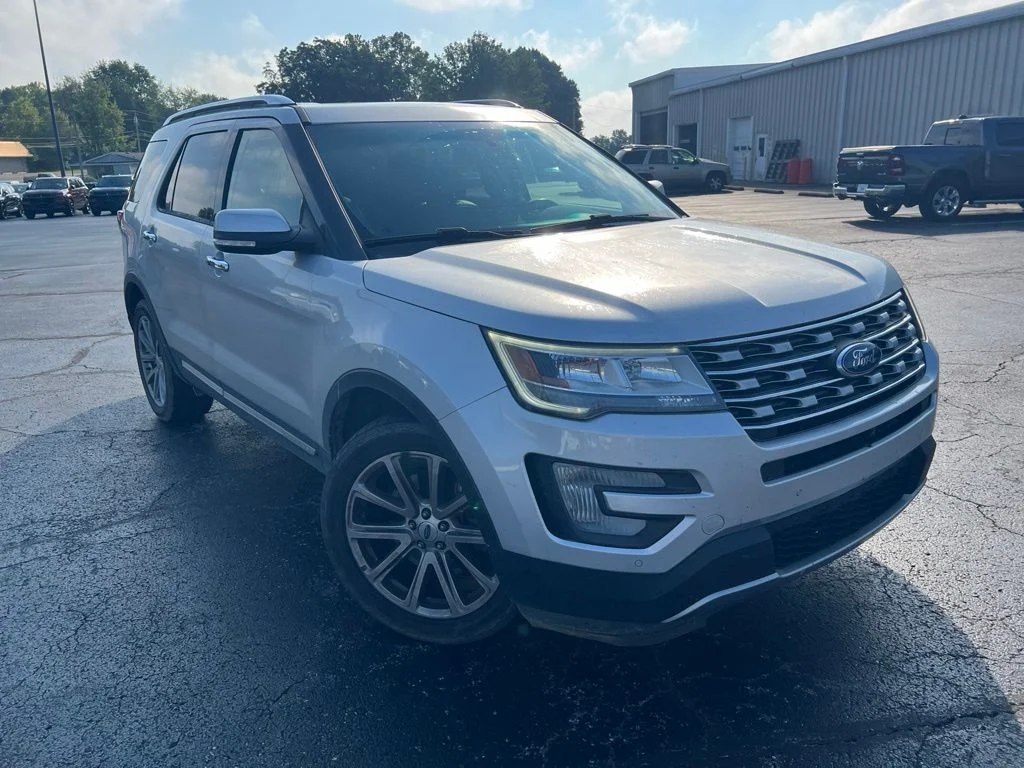 Used 2017 Ingot Silver Ford Limited image 1