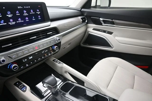 Used 2021 White Kia EX image 28
