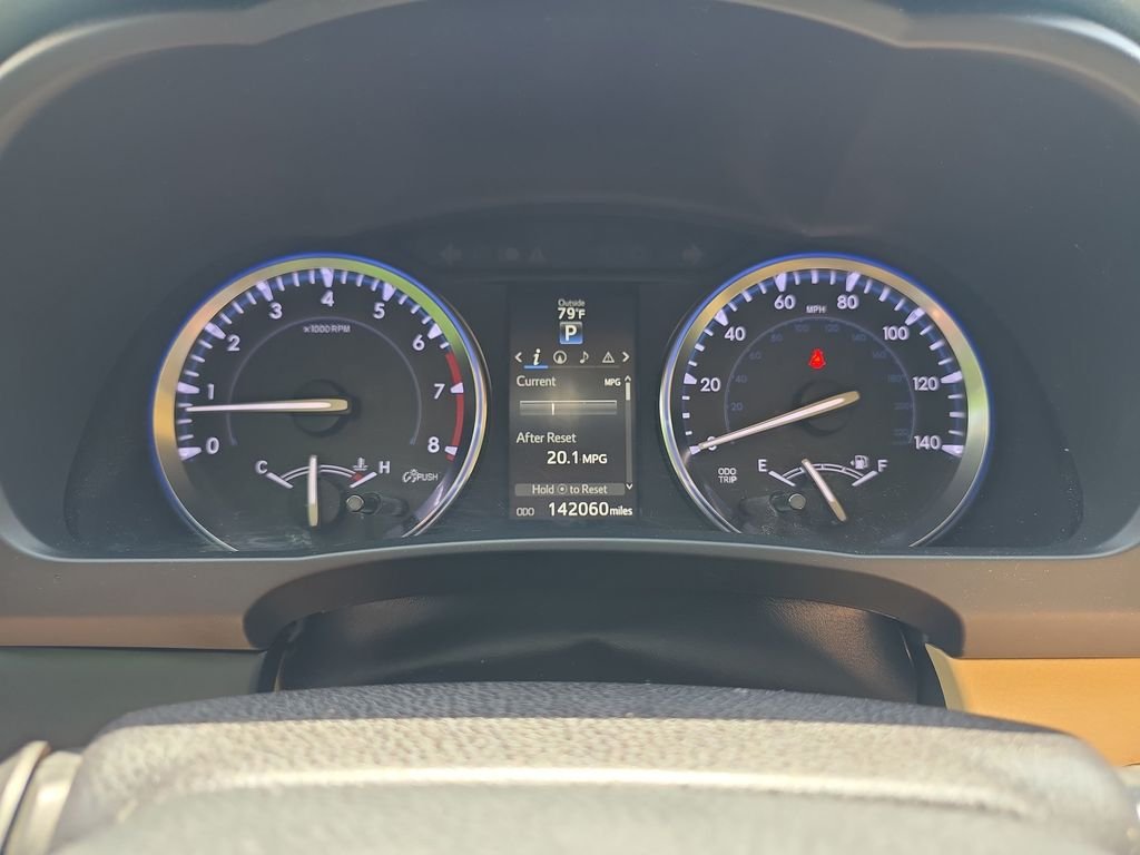 Used 2015 Red Toyota XLE V6 image 26