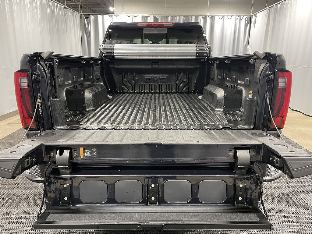2025 GMC Sierra 2500HD SLT - Photo 9