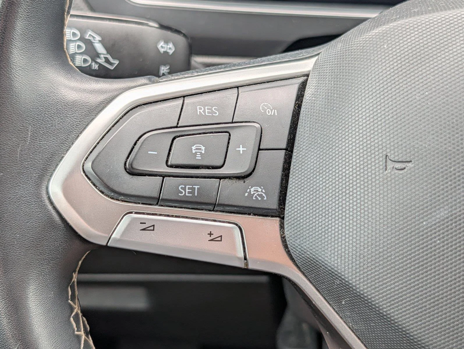 Used 2023 Pyrite Silver Metallic Volkswagen S image 25