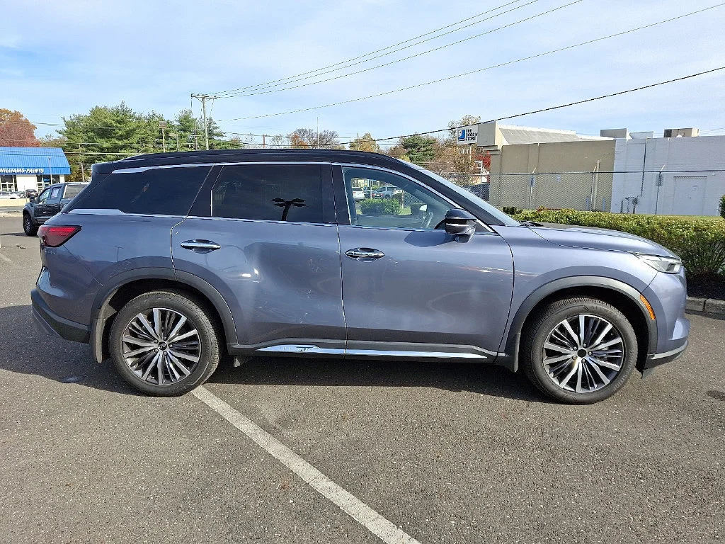 Used 2023 Blue INFINITI AUTOGRAPH AWD image 13