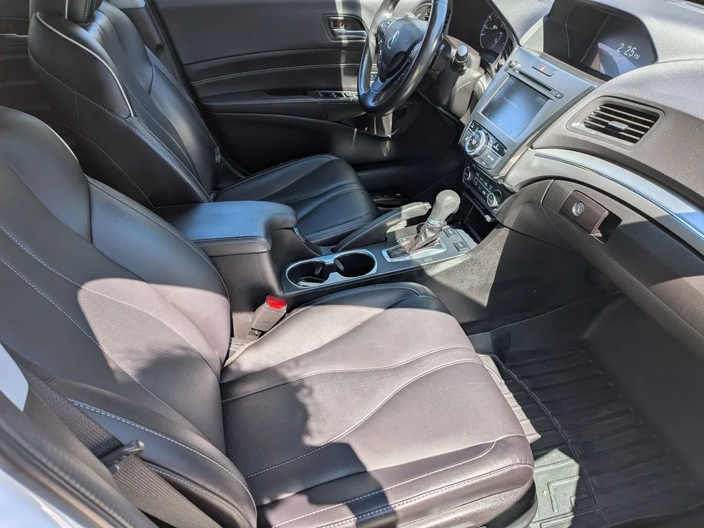 Used 2022  Acura Premium Package image 32