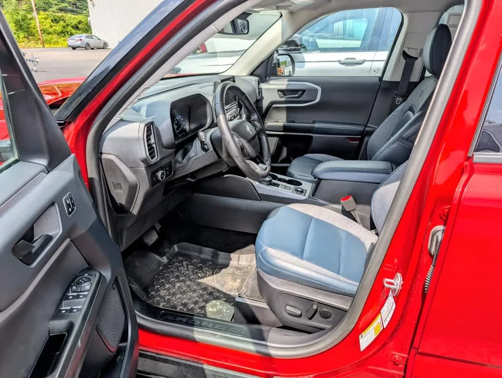 Used 2023 Hot Pepper Red Tinted Clearcoat Ford Outer Banks image 9
