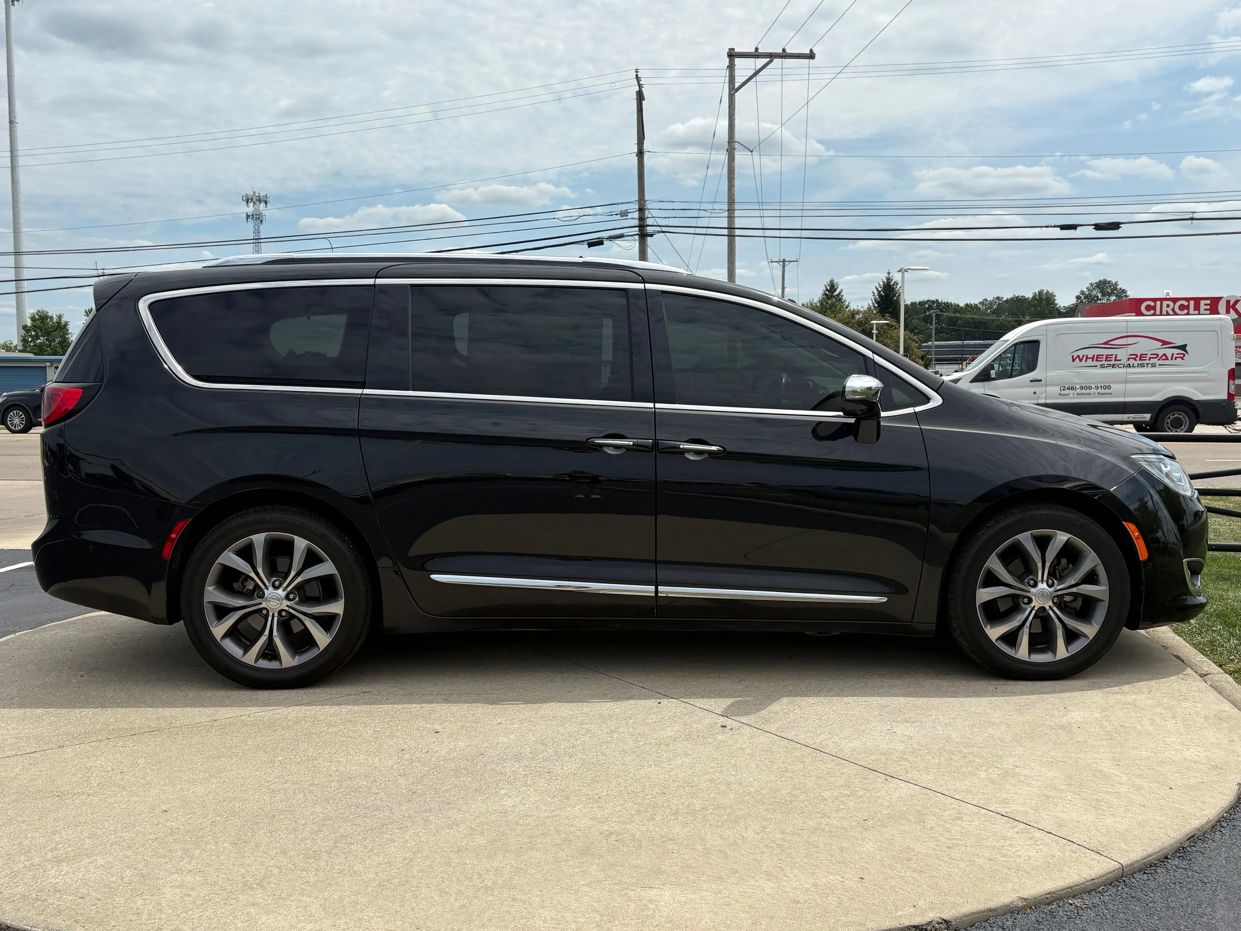Used 2019 Black Chrysler Limited image 8
