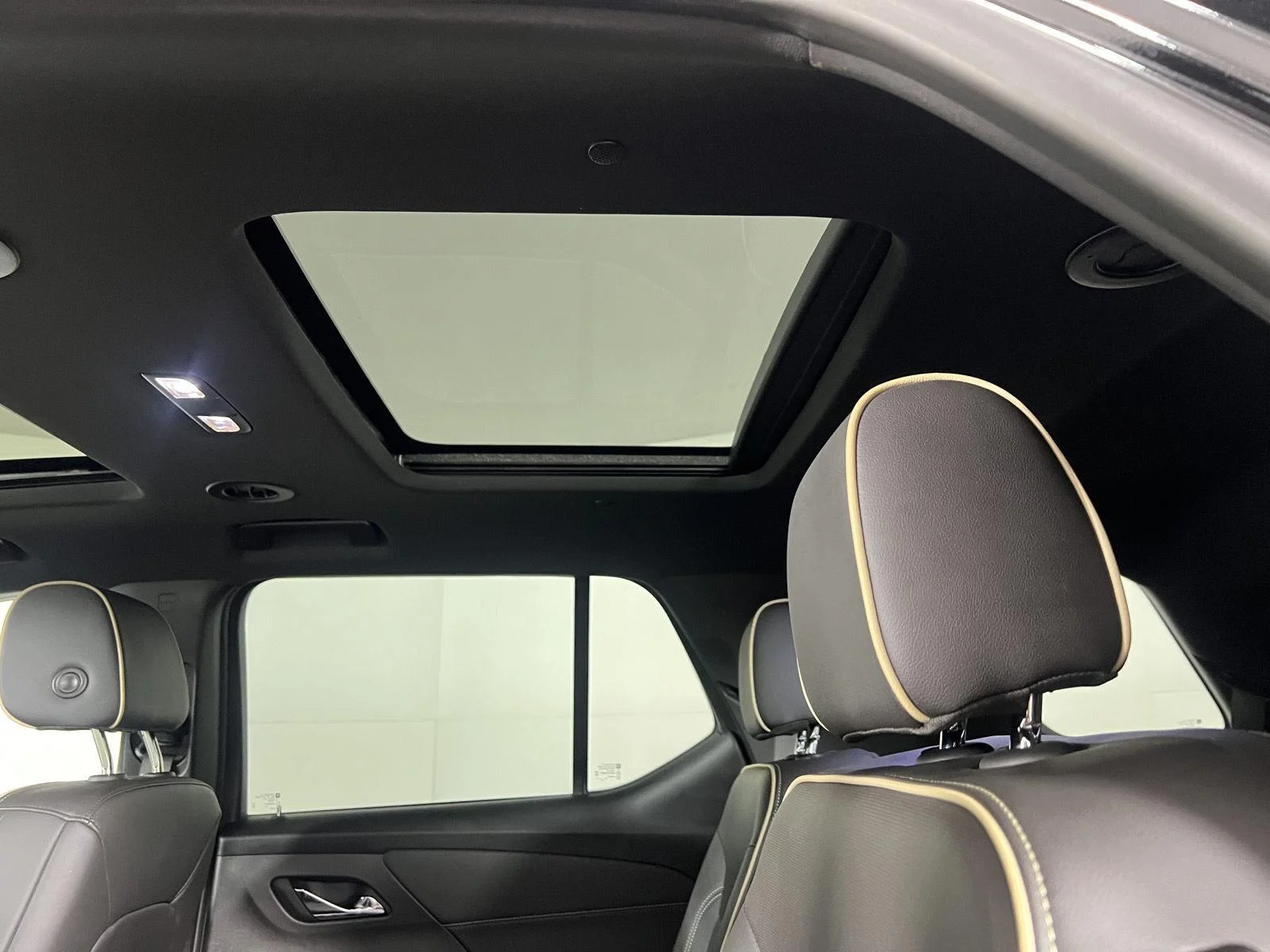 Used 2023 MOSAIC BLACK METALLIC Chevrolet Premier image 32