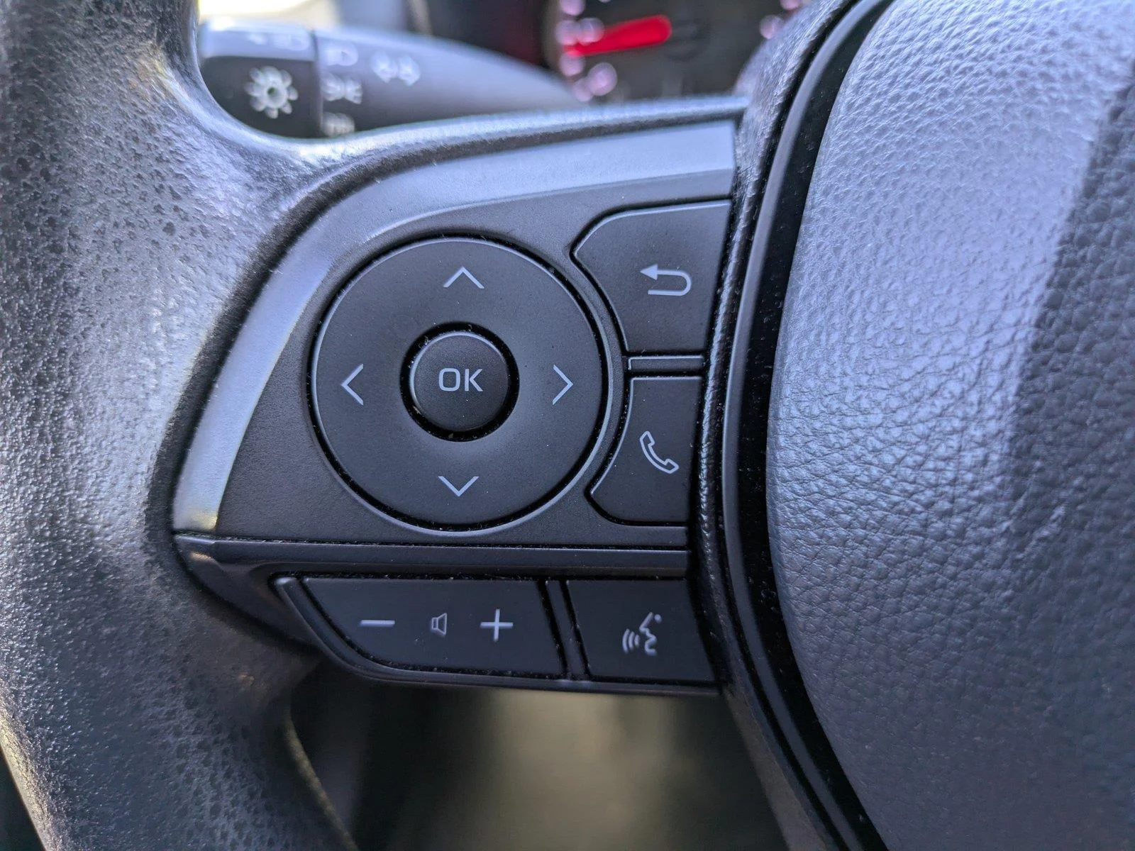 Used 2021 Magnetic Gray Metallic Toyota LE image 23