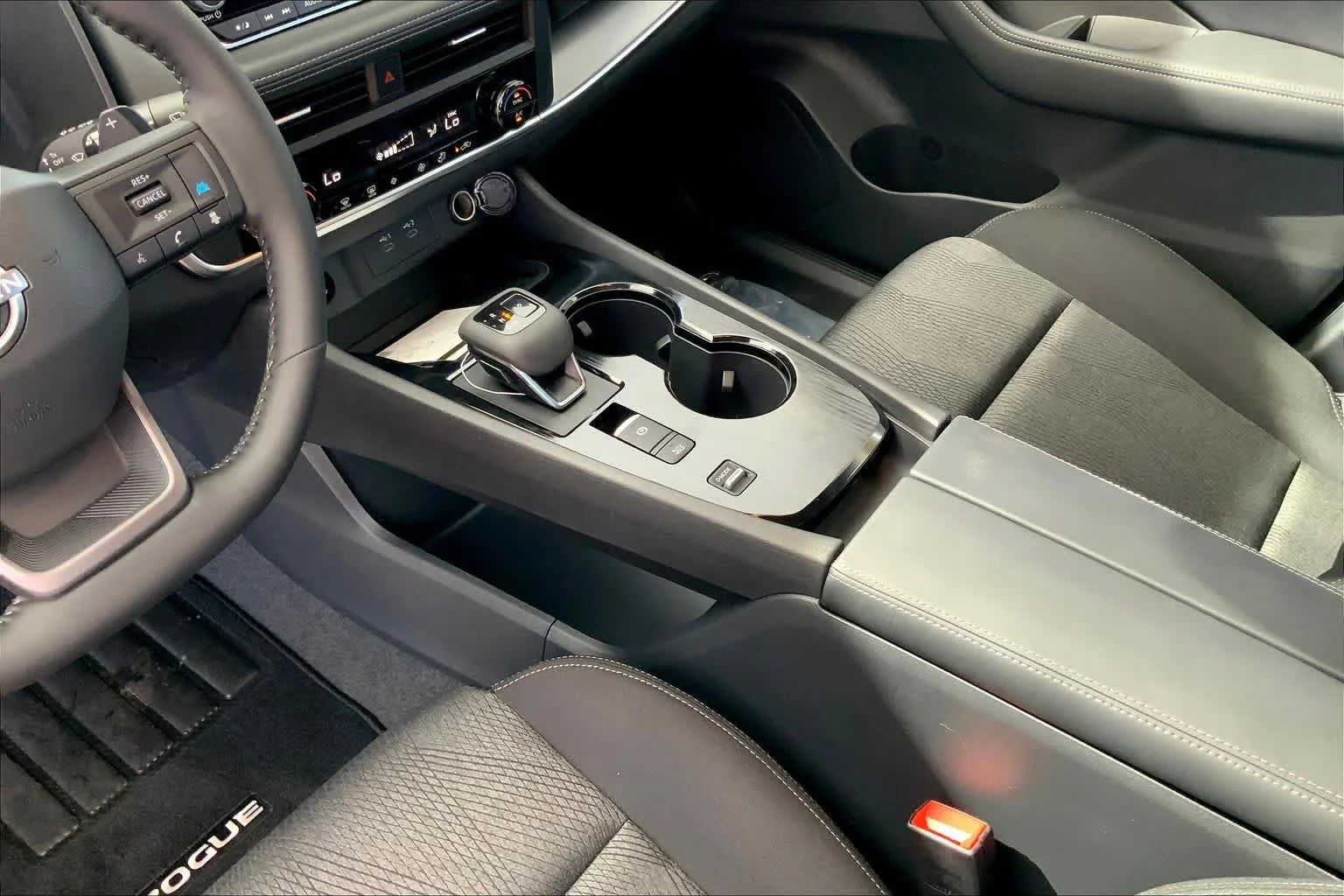 2026 Nissan Rogue SV - Photo 7