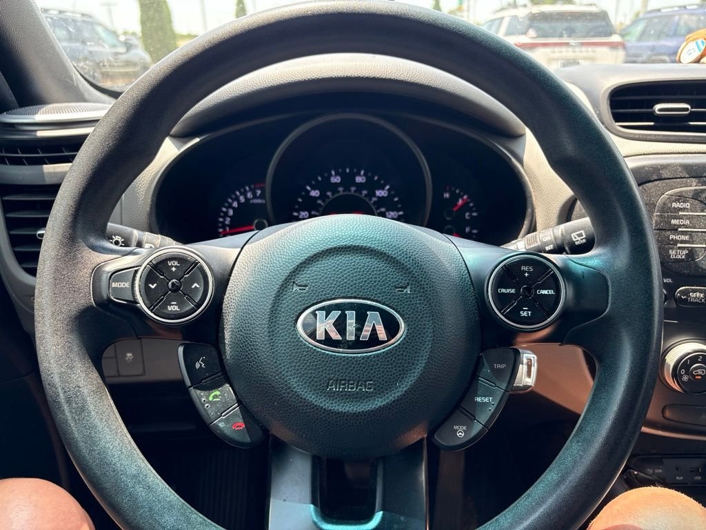 Used 2015 White Kia Base image 2