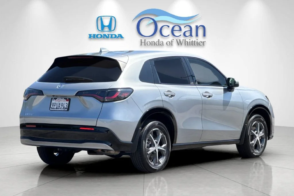 Certified Used 2025 Lunar Silver Metallic Honda EX-L image 4