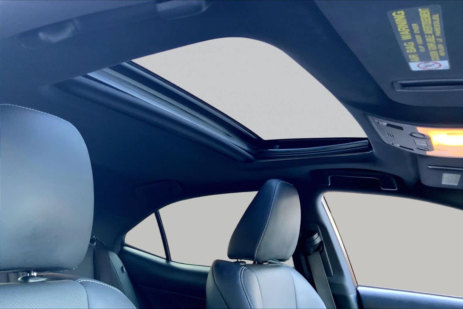 Used 2014 Ultra White Lexus  image 13