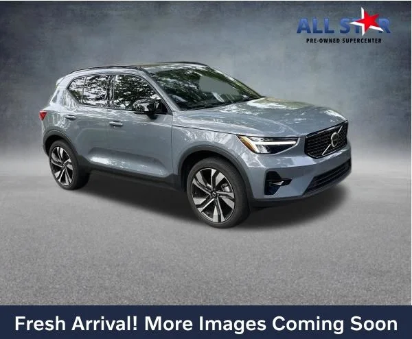 2023 Volvo XC40 B5 Plus Dark AWD's photo