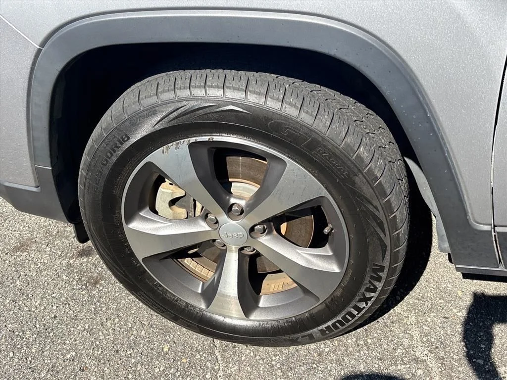 Used 2022 Silver Jeep Limited image 13