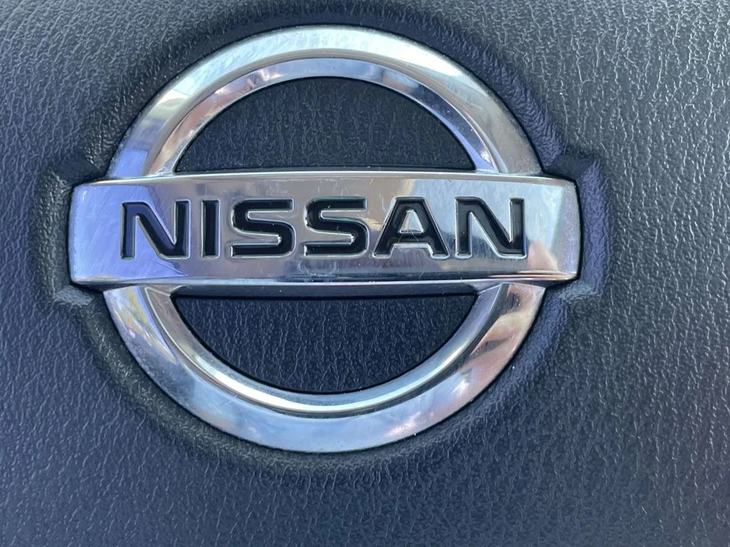 Used 2020 Silver Nissan SL 4WD image 32