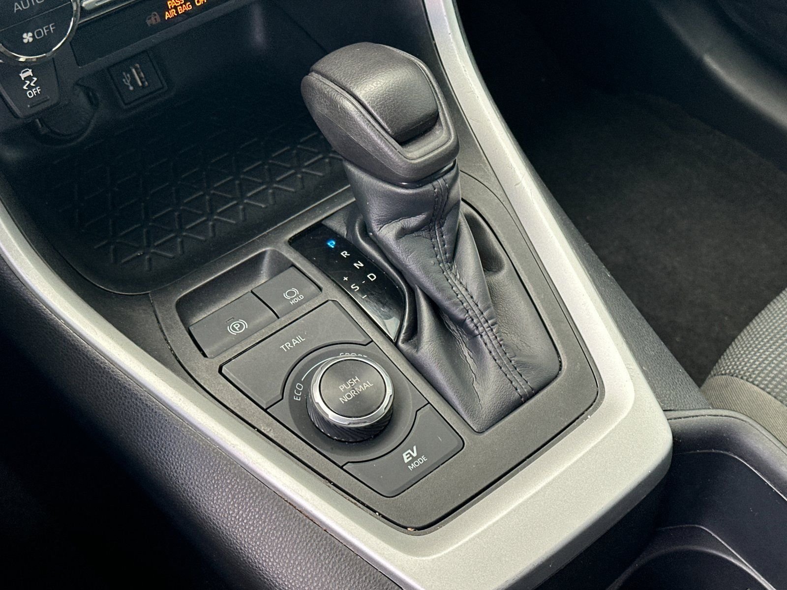 Used 2023 Ice Toyota LE image 20