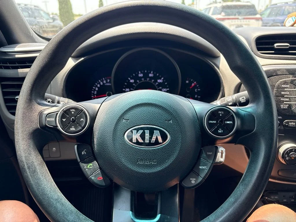 Used 2015 White Kia Base image 2