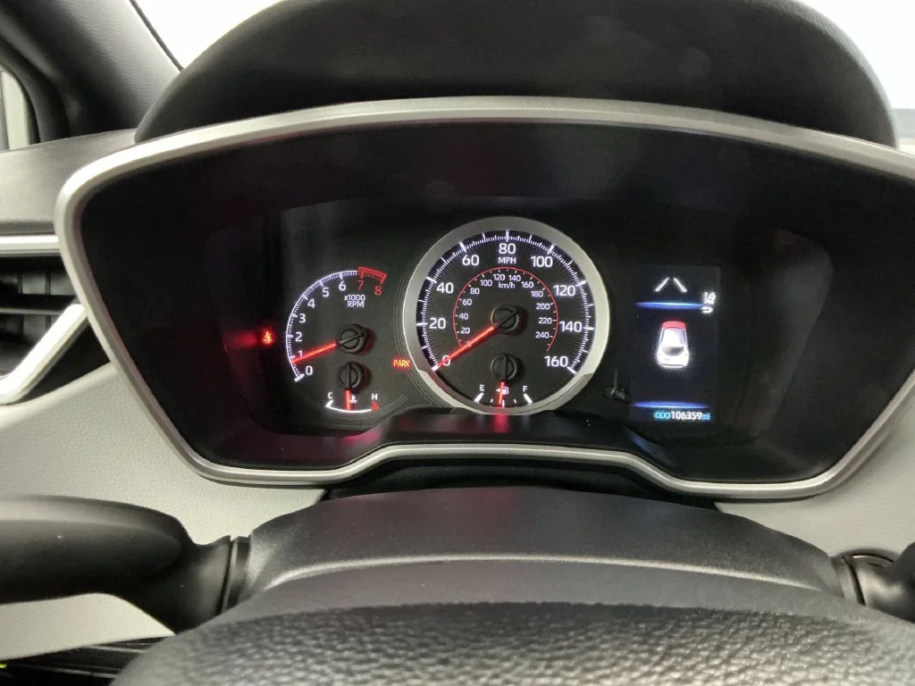 Used 2021 Wind Chill Pearl Toyota SE image 27