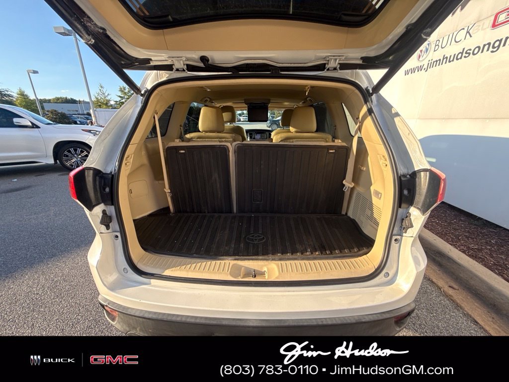 Used 2019 White Toyota XLE image 9