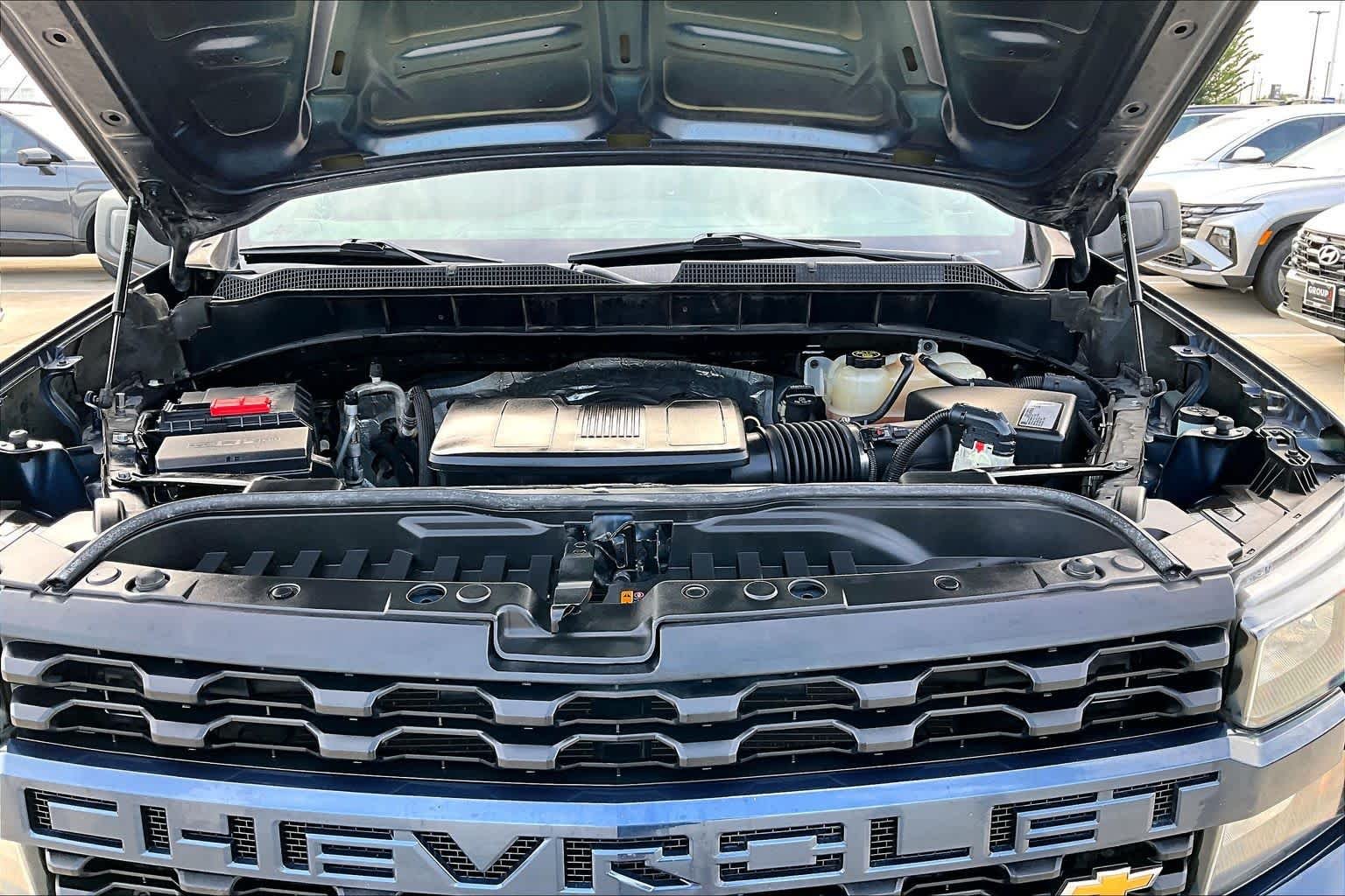 Used 2019 Northsky Blue Metallic Chevrolet Custom image 27