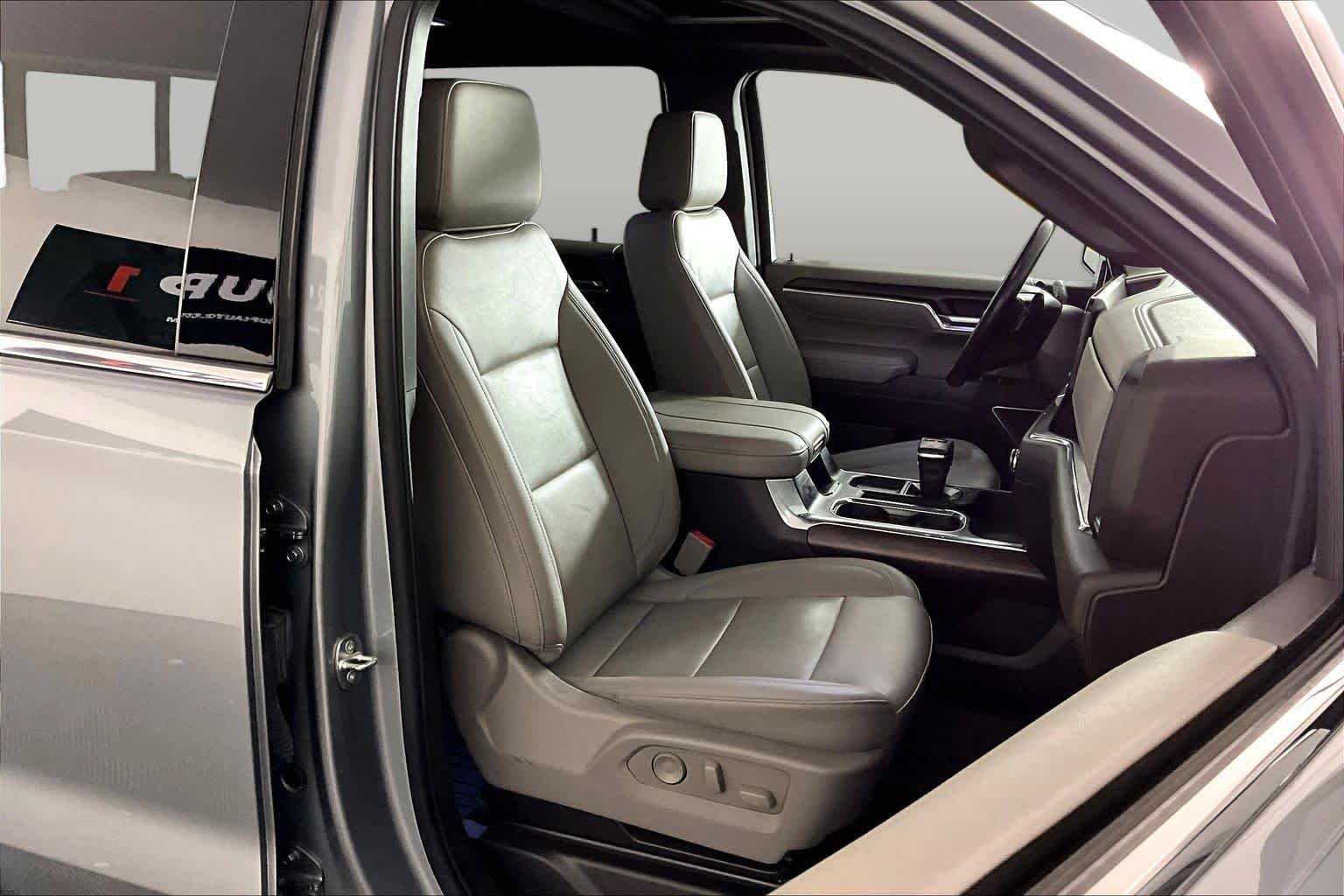 Used 2024 Sterling Metallic GMC SLT image 9