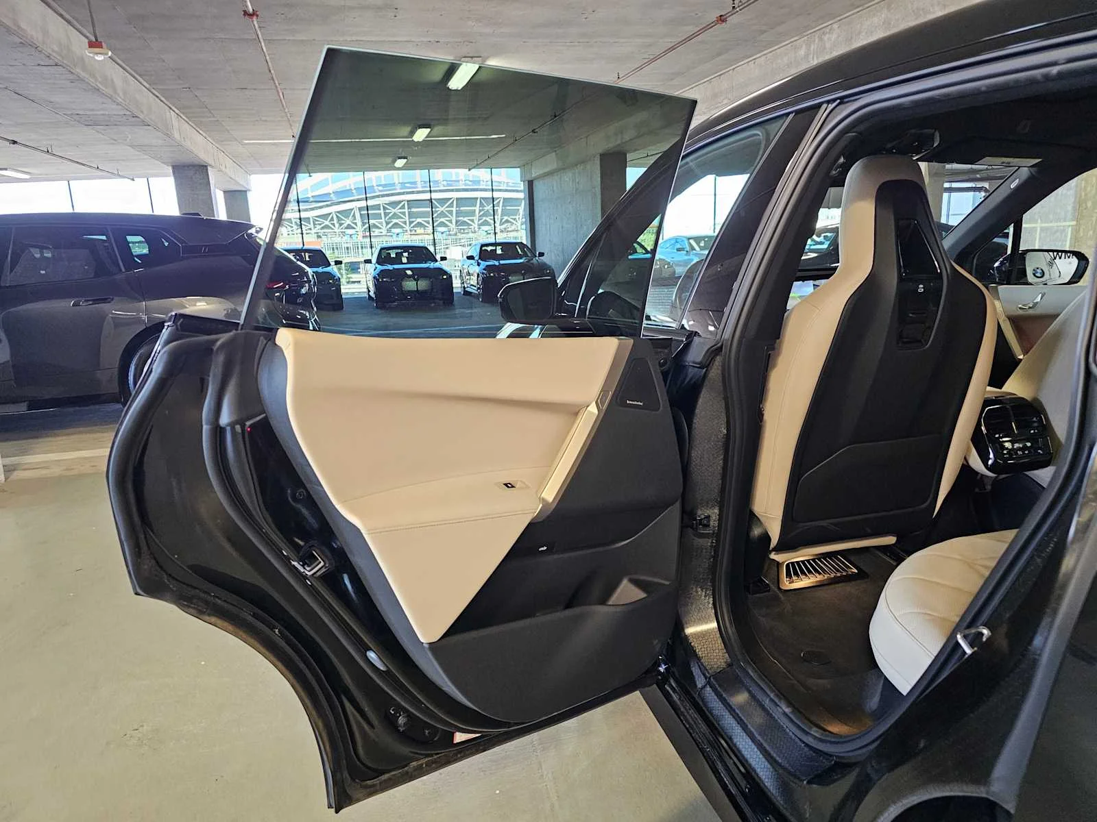 Certified Used 2024 Black Sapphire Metallic BMW xDrive50 image 23