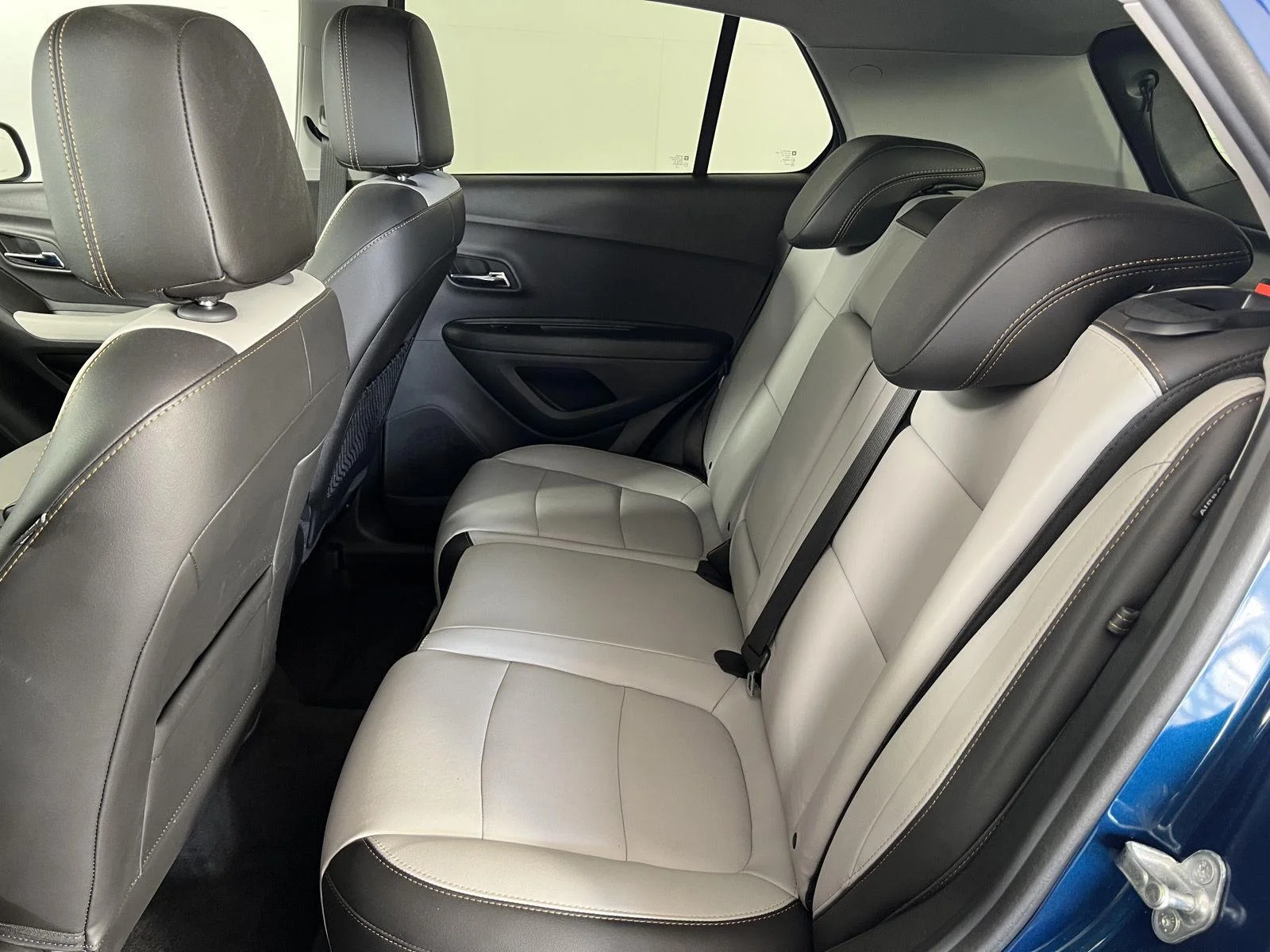 Used 2019 Pacific Blue Metallic Chevrolet Premier image 33