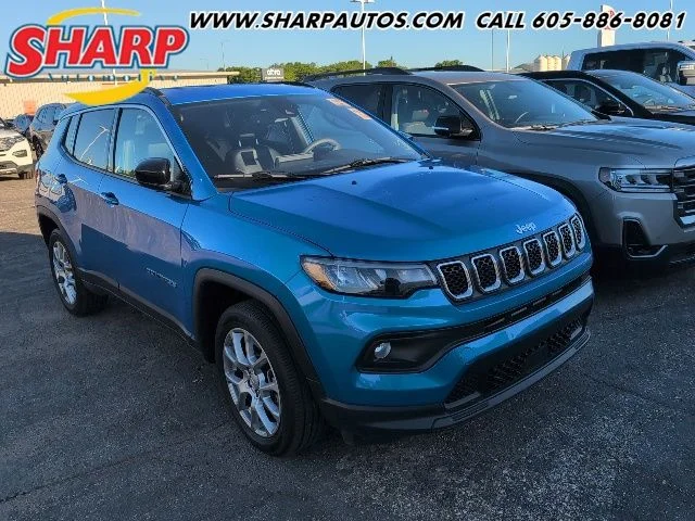 2024 Jeep Compass Latitude Lux 4X4's photo