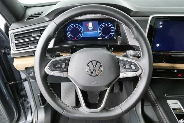 Certified Used 2025 Silver Mist Metallic Volkswagen 2.0T SE image 9