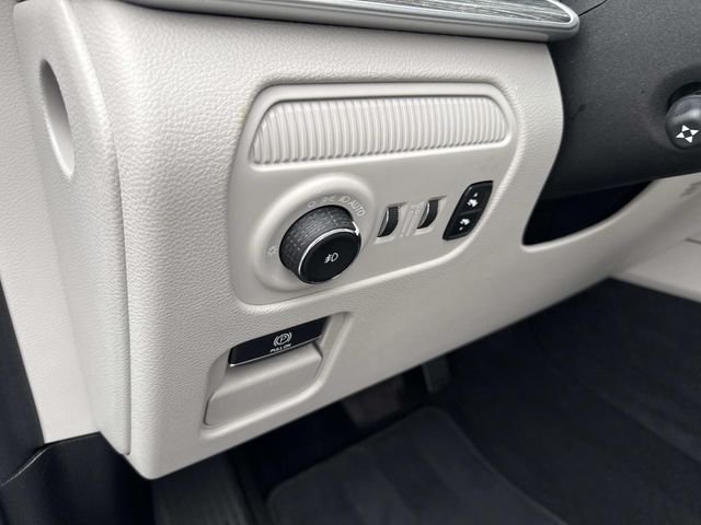 Certified Used 2024 Bright White Clearcoat Jeep Series II image 24