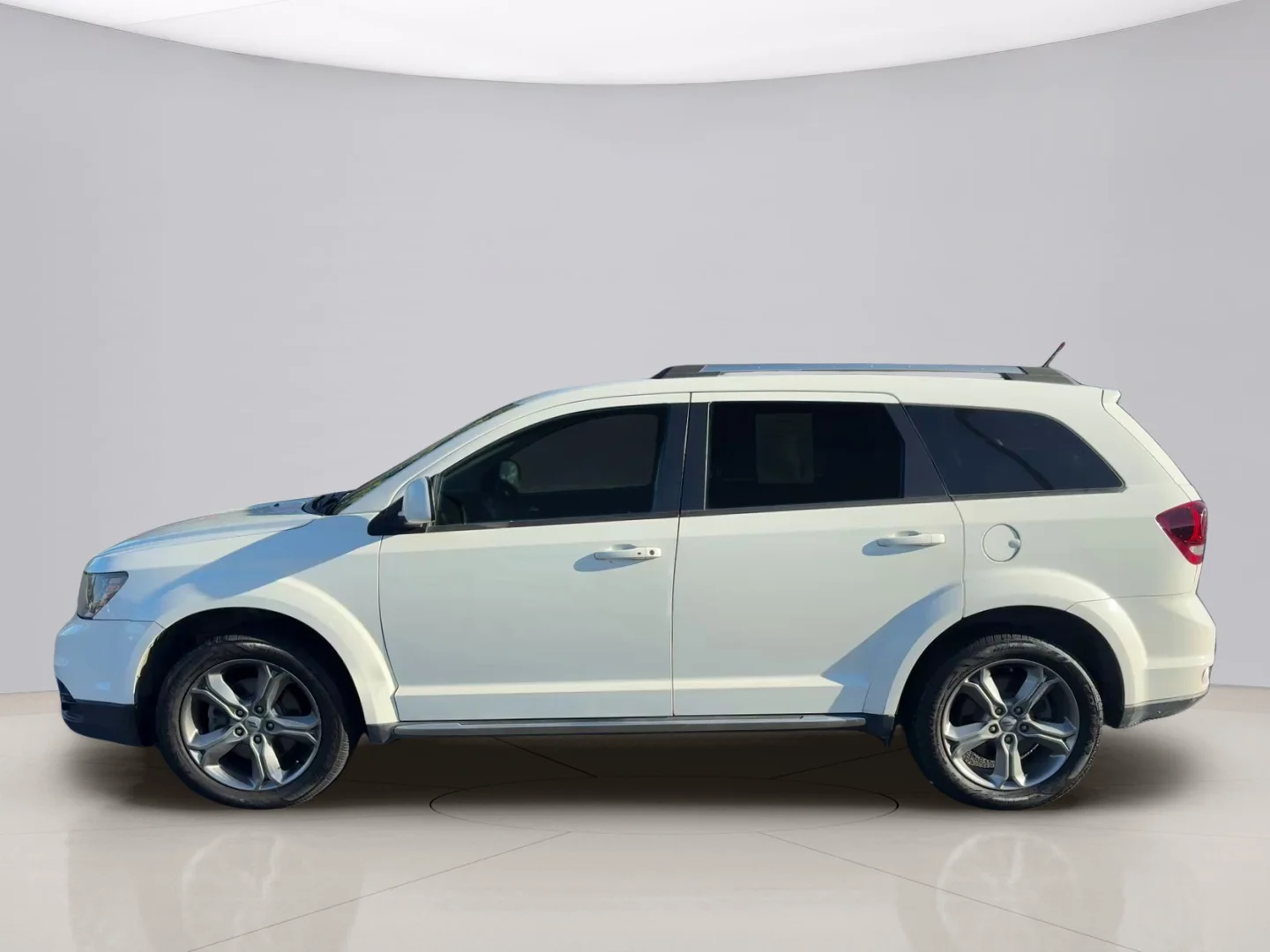 Used 2018 White Dodge CROSSROADS image 2