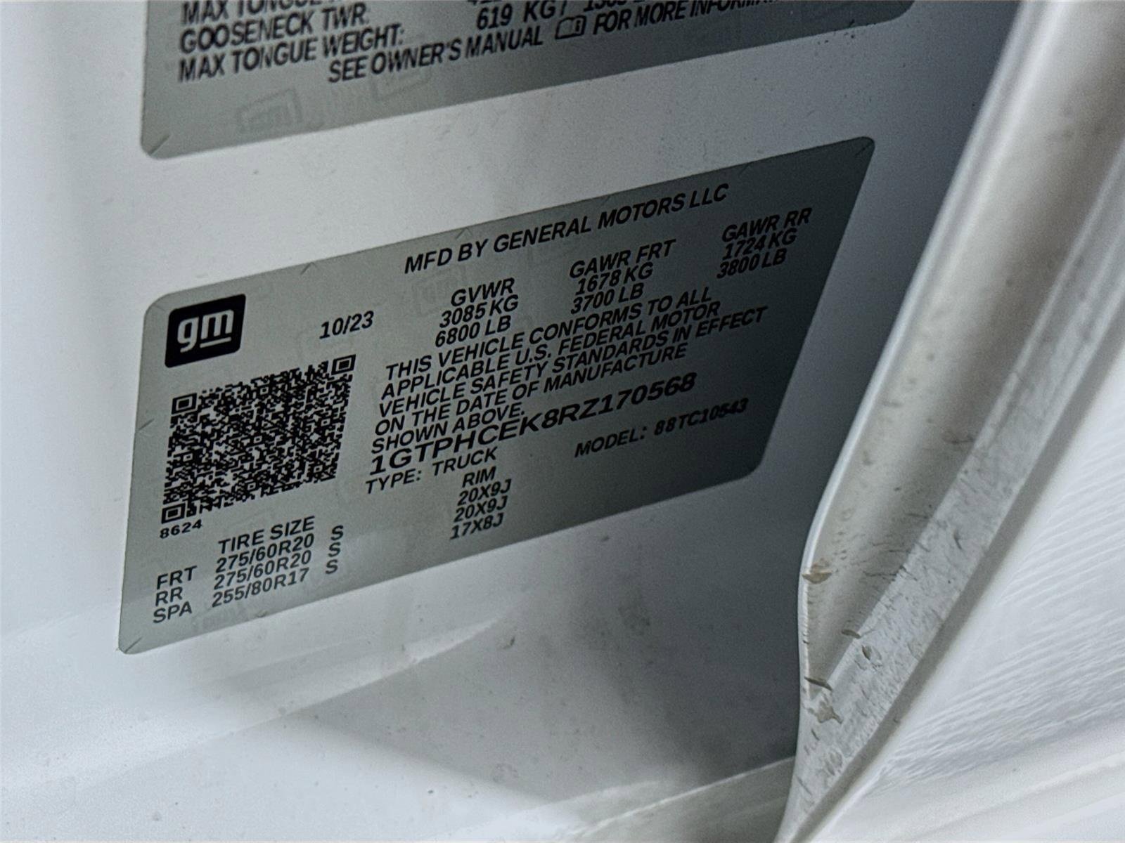 Used 2024 Summit White GMC Elevation image 31
