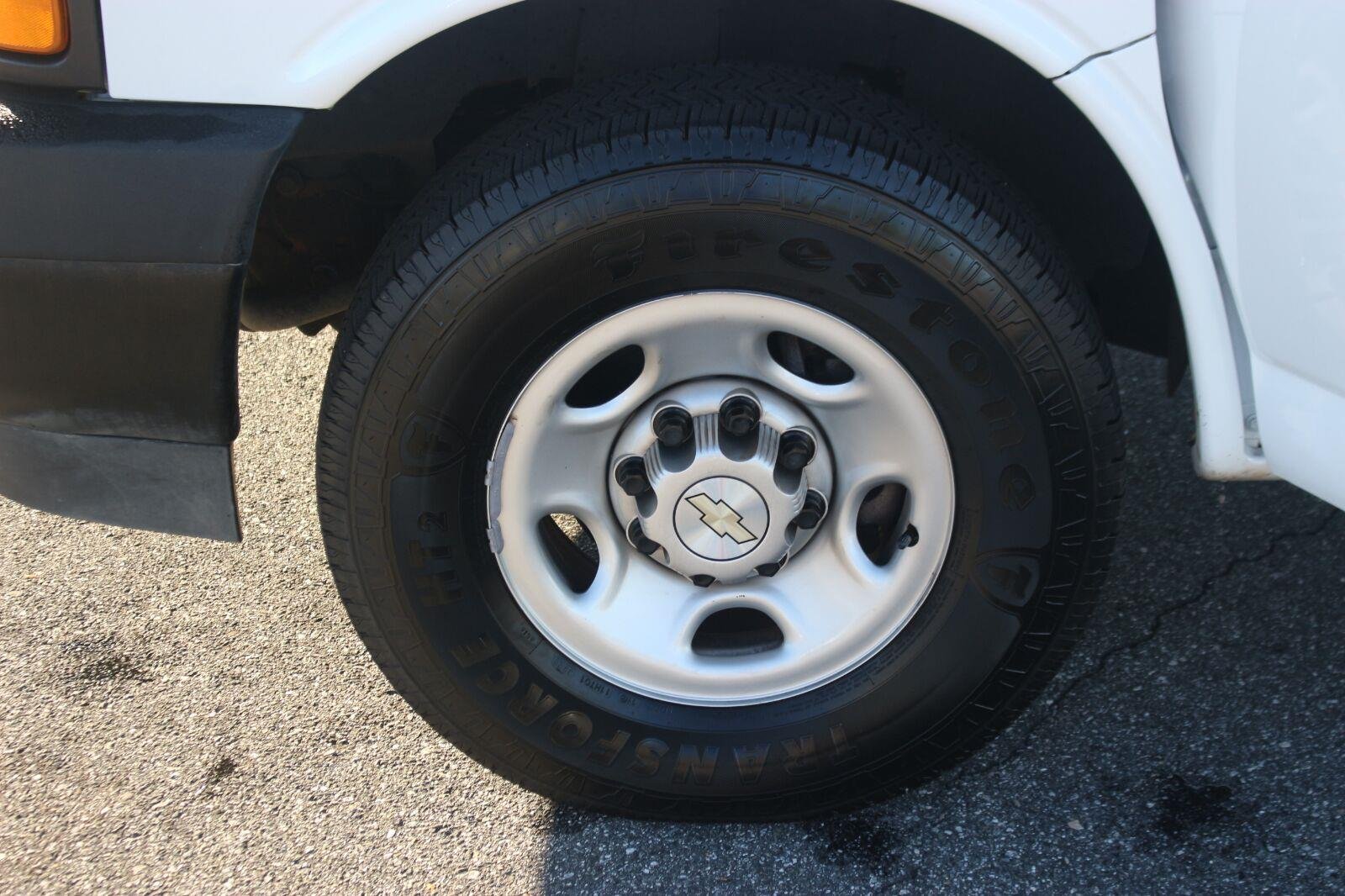 Used 2021 SUMMIT WHITE Chevrolet RWD 2500 155" image 34