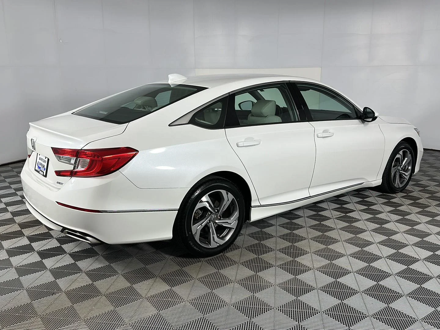Used 2020 Platinum White Pearl Honda EX-L image 26