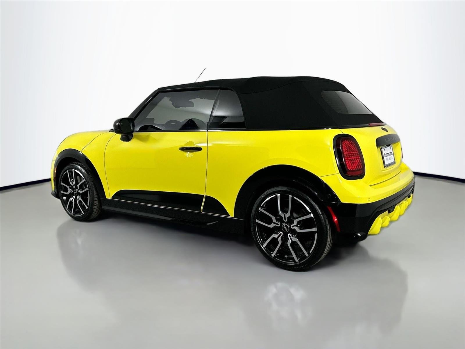 New 2026 Sunny Side Yellow MINI Iconic image 7