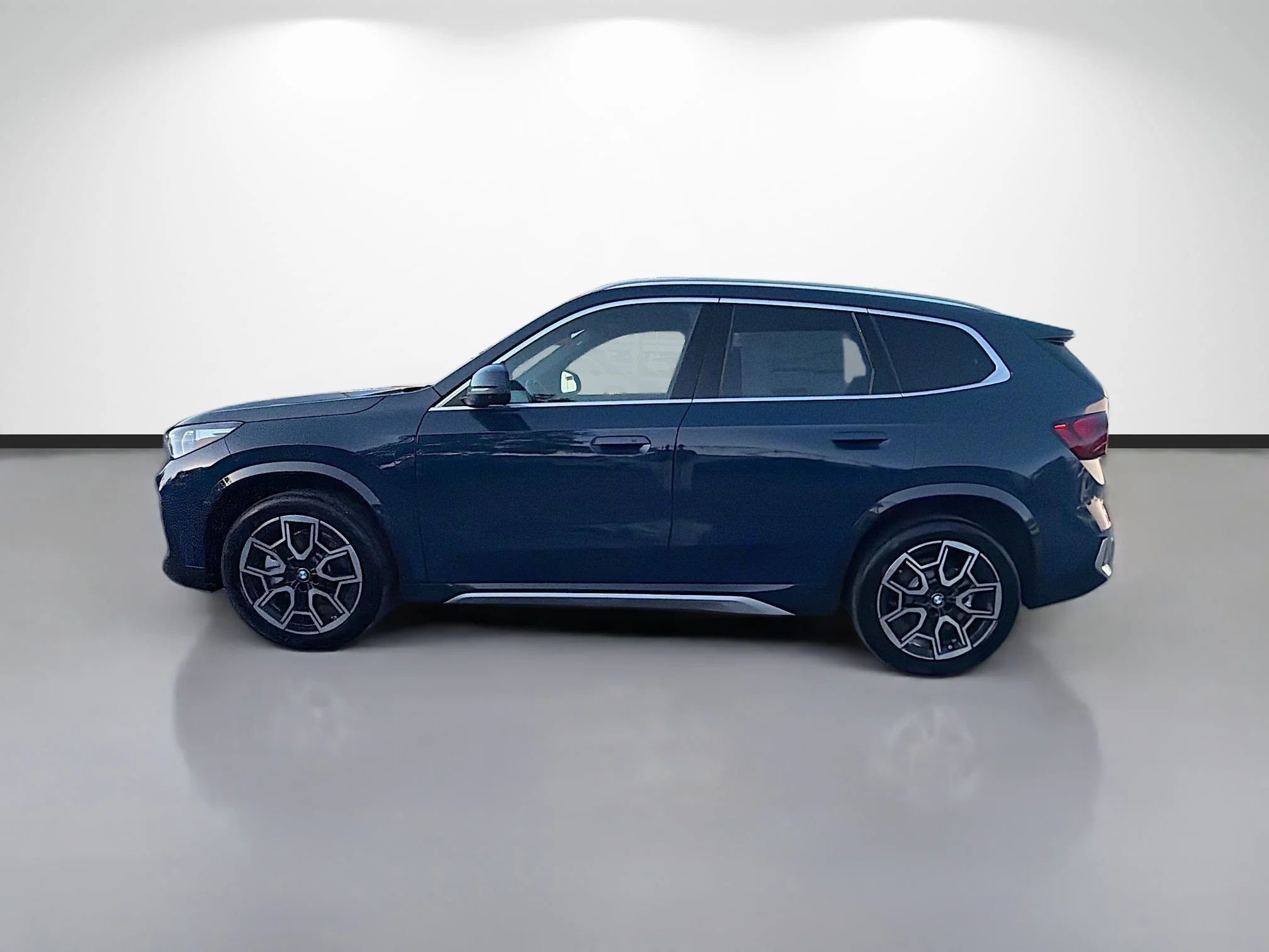 New 2026 Night Dusk Blue Metallic BMW xDrive28i image 6