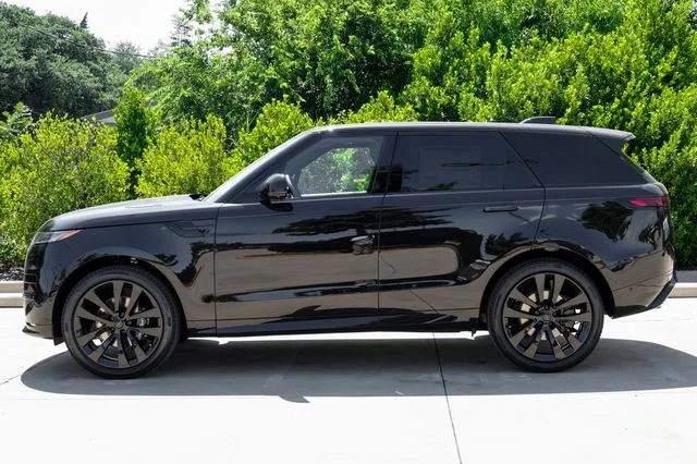 New 2026 Santorini Black Land Rover Dynamic SE image 12