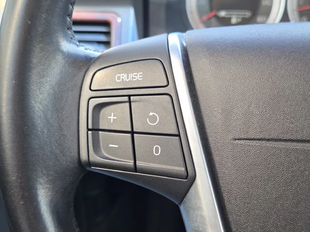 Used 2011 Caspian Blue Metallic Volvo 3.0T image 16