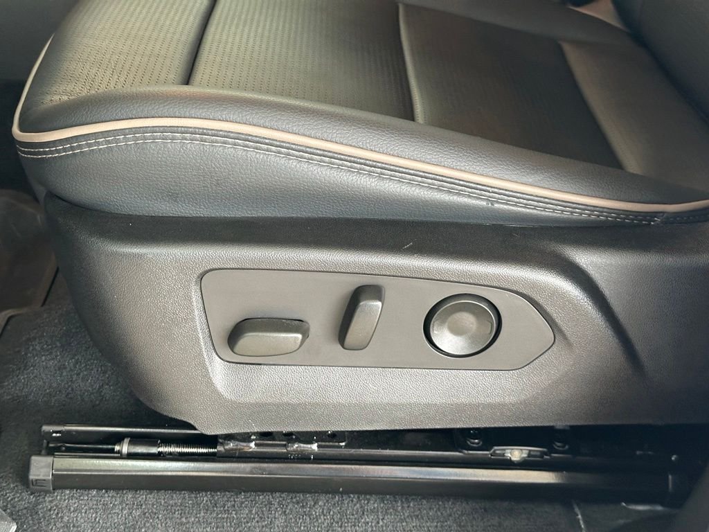 Used 2023 White GMC Denali image 15