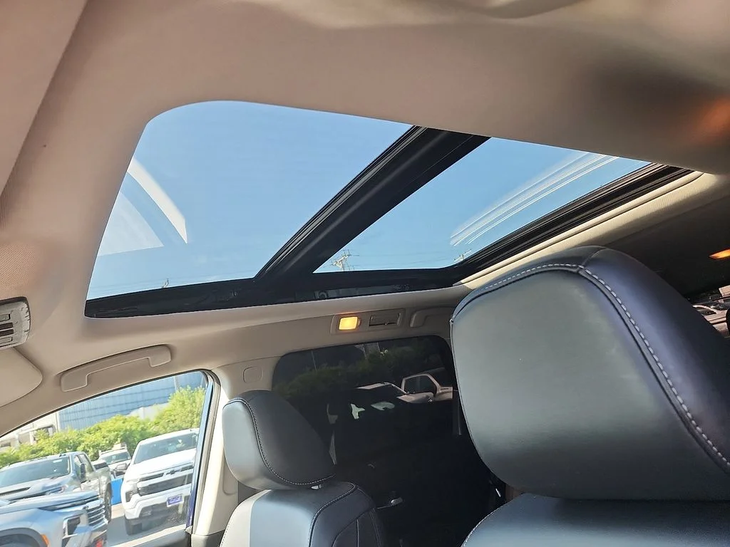 Used 2023 Blue Nissan Platinum image 15