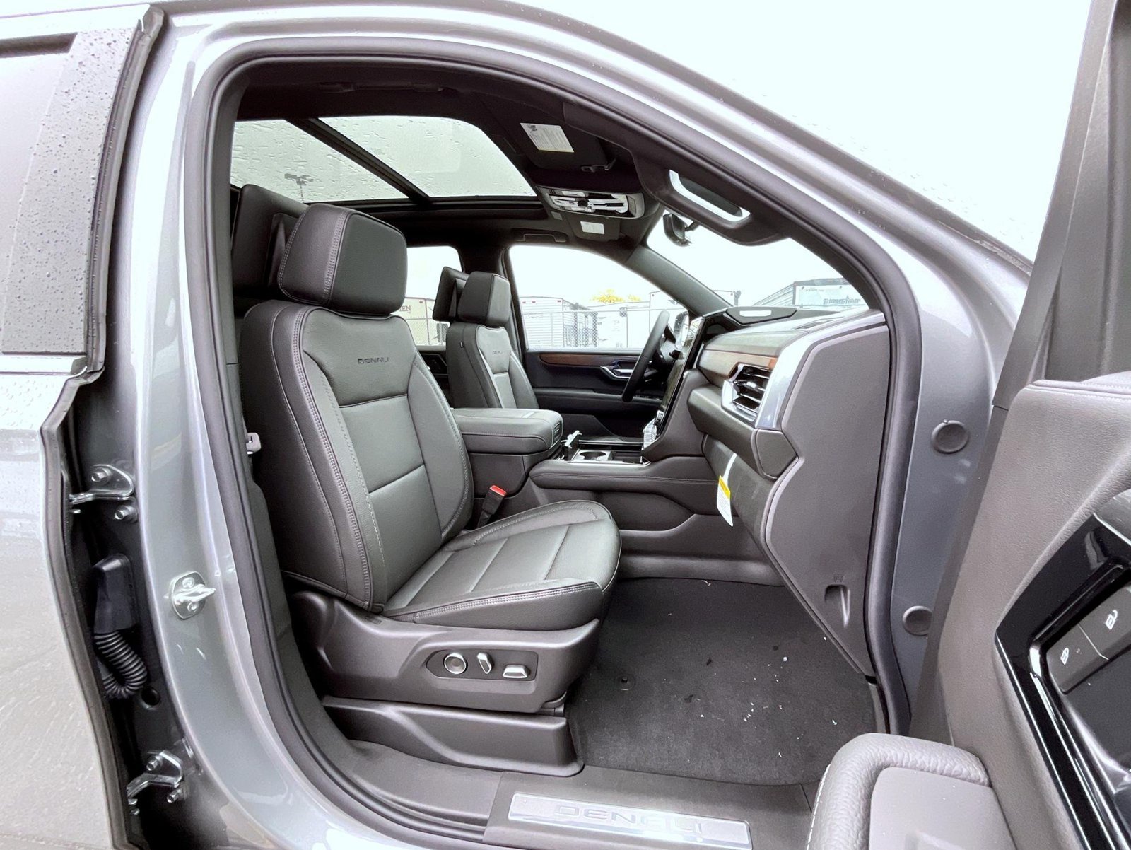 2026 GMC Yukon Denali - Photo 15