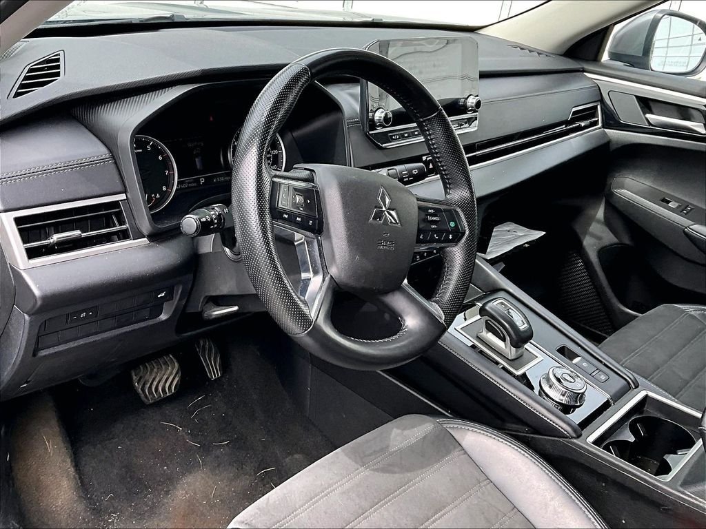 Used 2024 Gray Mitsubishi SE Black Edition image 8