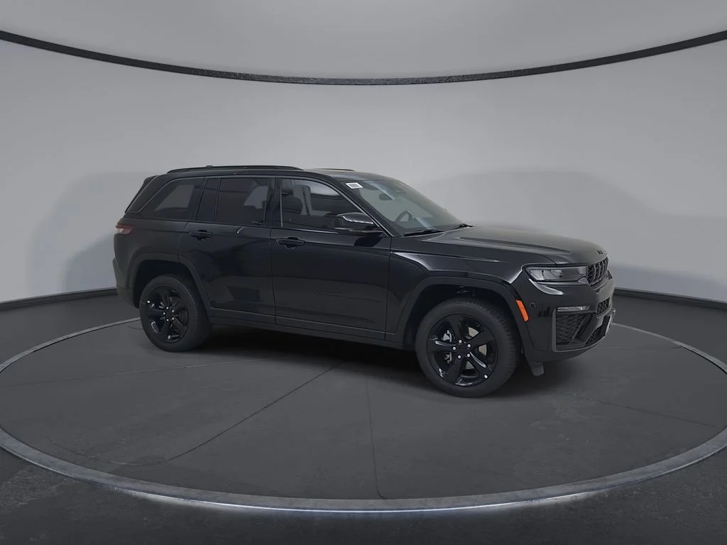 New 2026 Diamond Black Crystal Pearlcoat Jeep Limited image 2