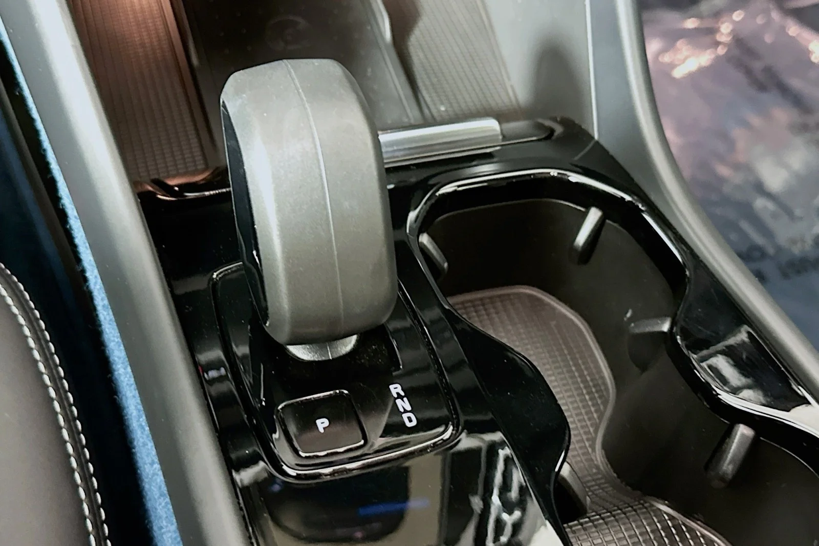 Used 2023 Fjord Blue Metallic Volvo Plus image 7